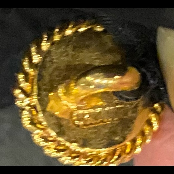 Set of 9 Rare CHANEL Buttons - Picture 2 of 4